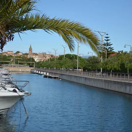 A 350m De La Et Du Port