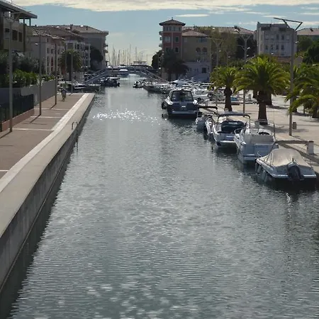 A 350m De La Et Du Port Apartment *