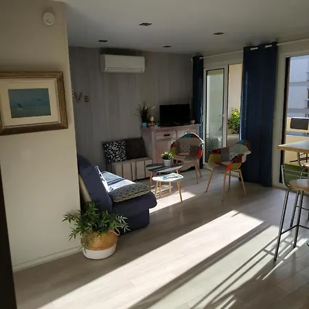 A 350m De La Et Du Port